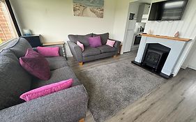 319, Two Bed Newly Refurbished Chalet On Sund0Wner Holiday Park - Sleeps 5, Pet Friendly - Includes Electricity, Bed Linen And Towels - Entertainment Options Close By